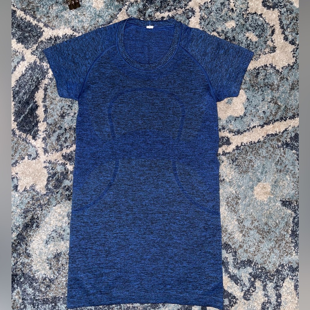 Lululemon blue top XS shirt sleeve